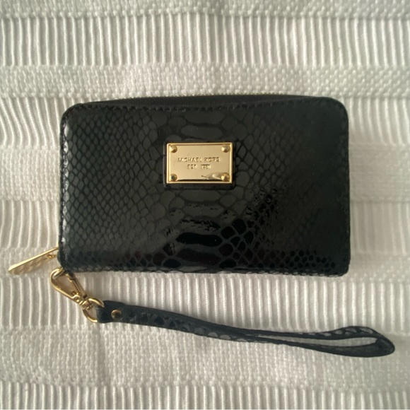 Michael Kors black snakeskin wallet/clutch - Picture 1 of 4